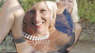 Noor flirt-saba on perses kahes tüves ja kahes augus.